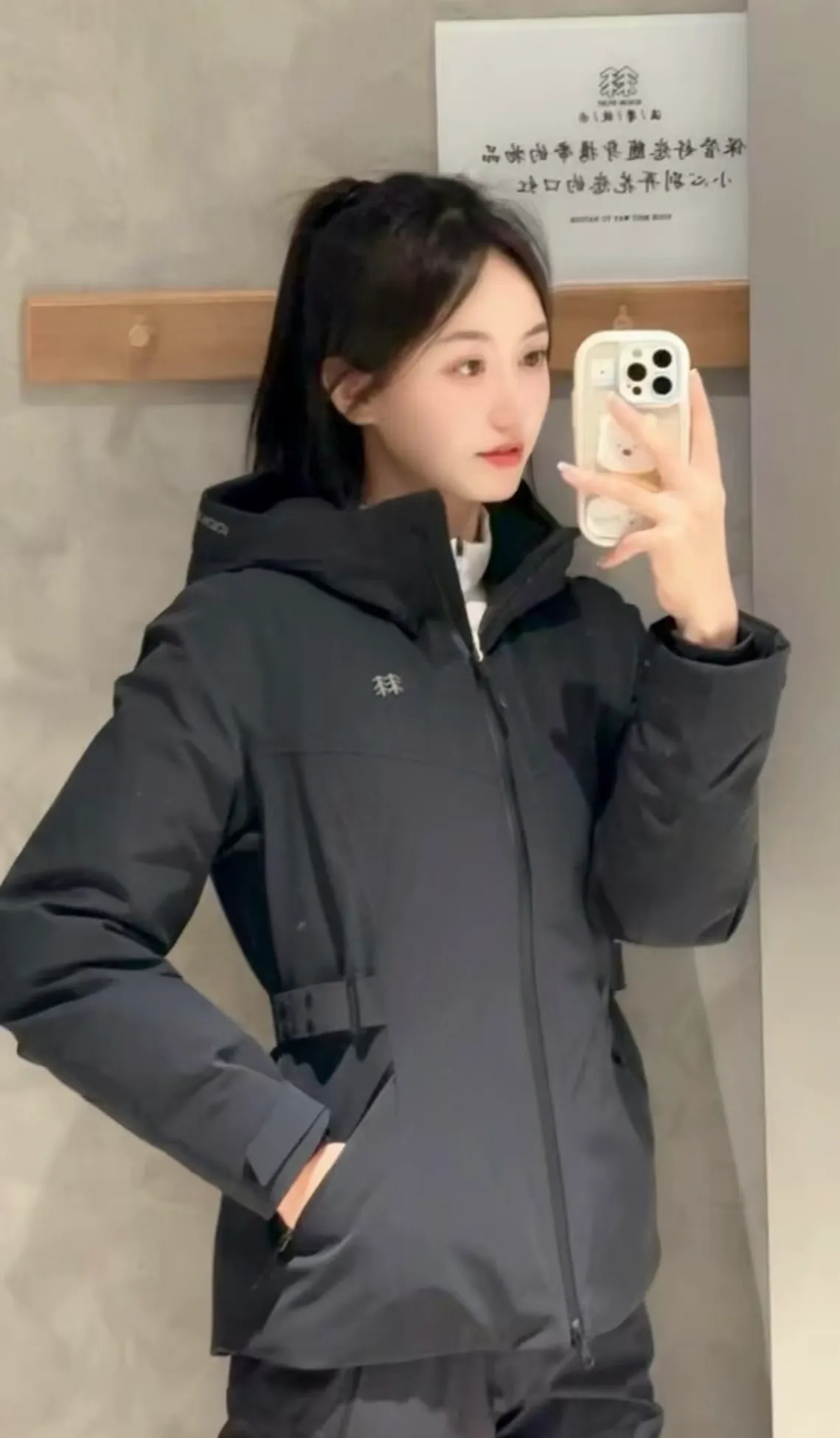 Upper body material picture KOLON SPORT/Kolon Women's HIKING 26fw Waterproof and Breathable Down Jacket Women's HALF BELT Lightweight Goose Down Girls' Waist Short Down Jacket